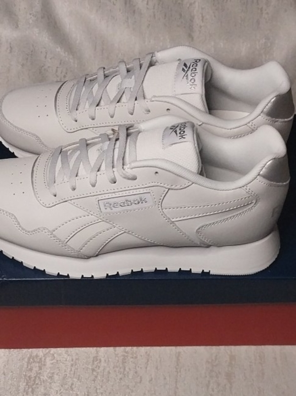 Reebok Glide Womens 9 White And Silver Sneakers
